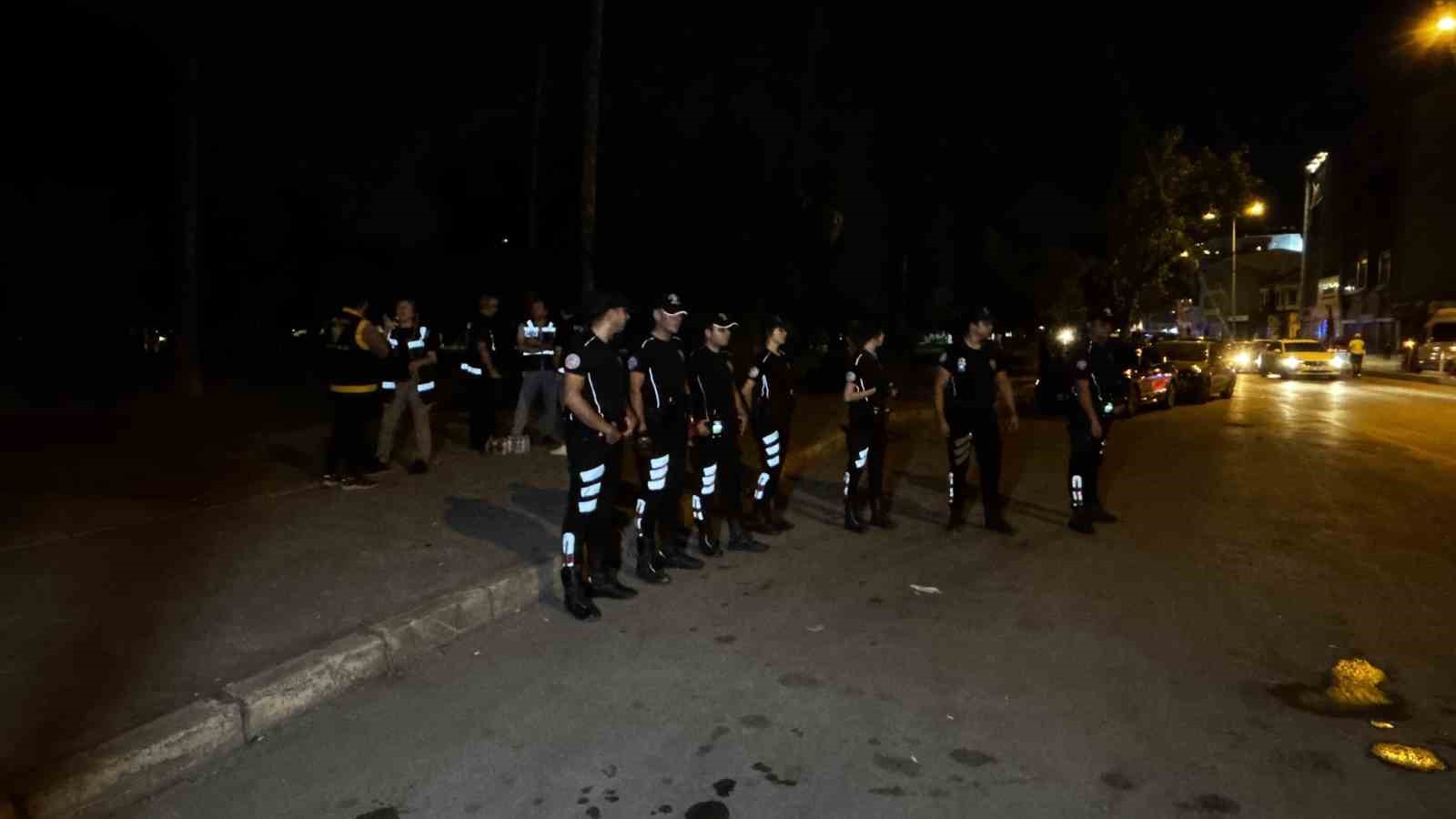 Adana’da "Huzur ve Güven" uygulaması: 64 aranan şahıs yakalandı, 191 araca 1 milyon 139 bin TL ceza