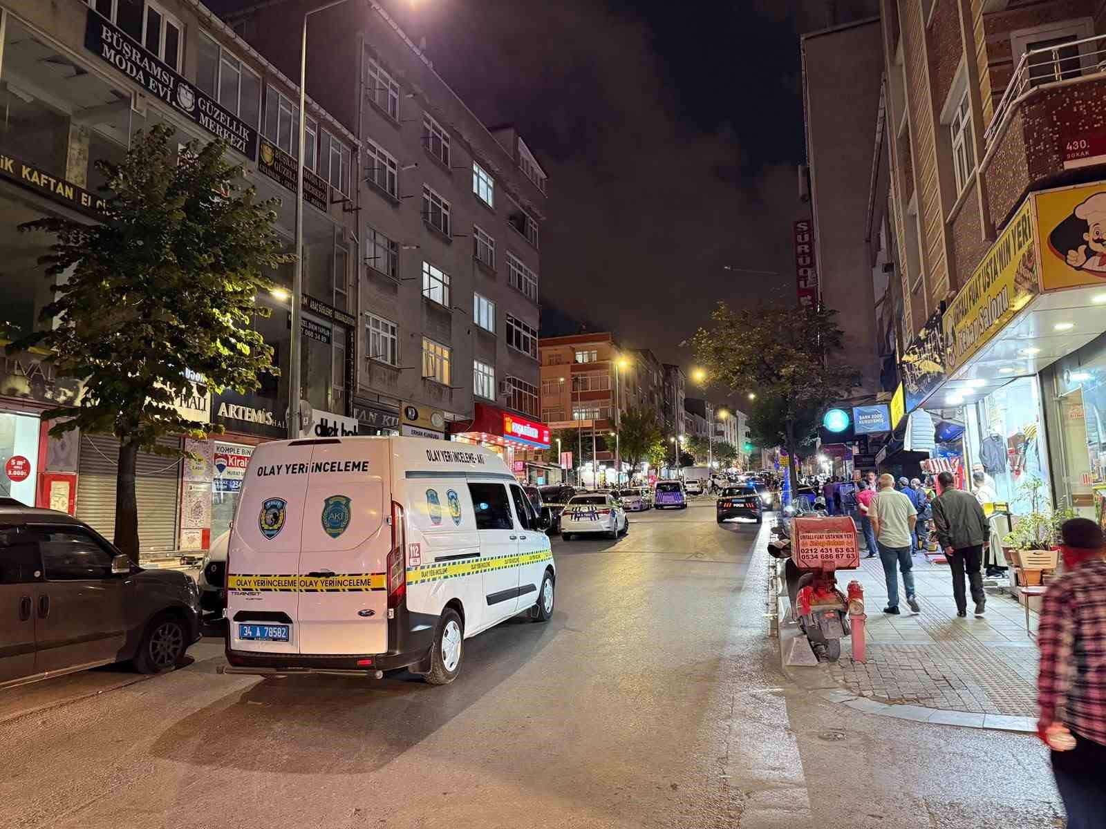 Esenler’de polisin üzerine yürüyen eli bıçaklı şahıs etkisiz hale getirildi