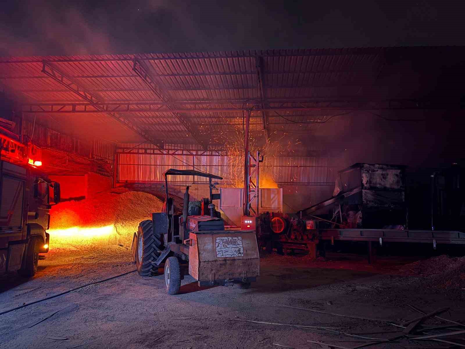 Kayseri’de talaş briketleme makinasında çıkan yangın büyümeden söndürüldü