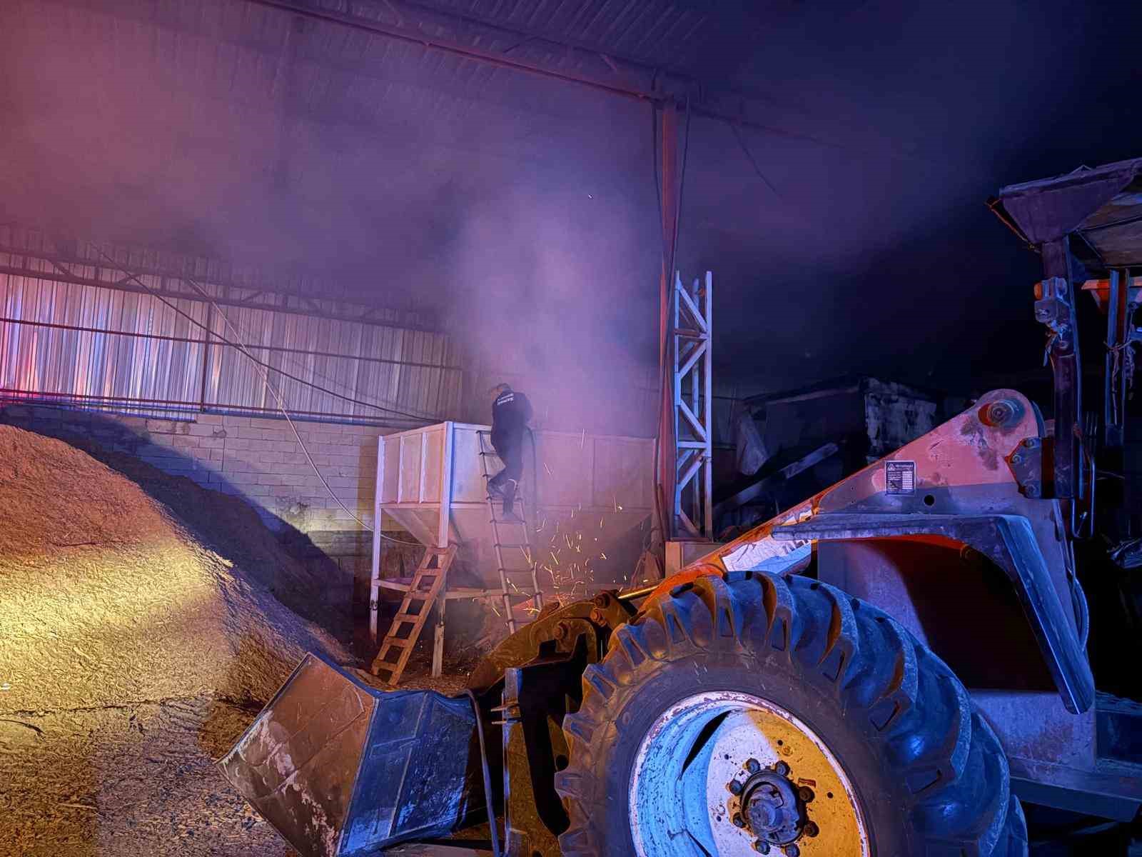 Kayseri’de talaş briketleme makinasında çıkan yangın büyümeden söndürüldü