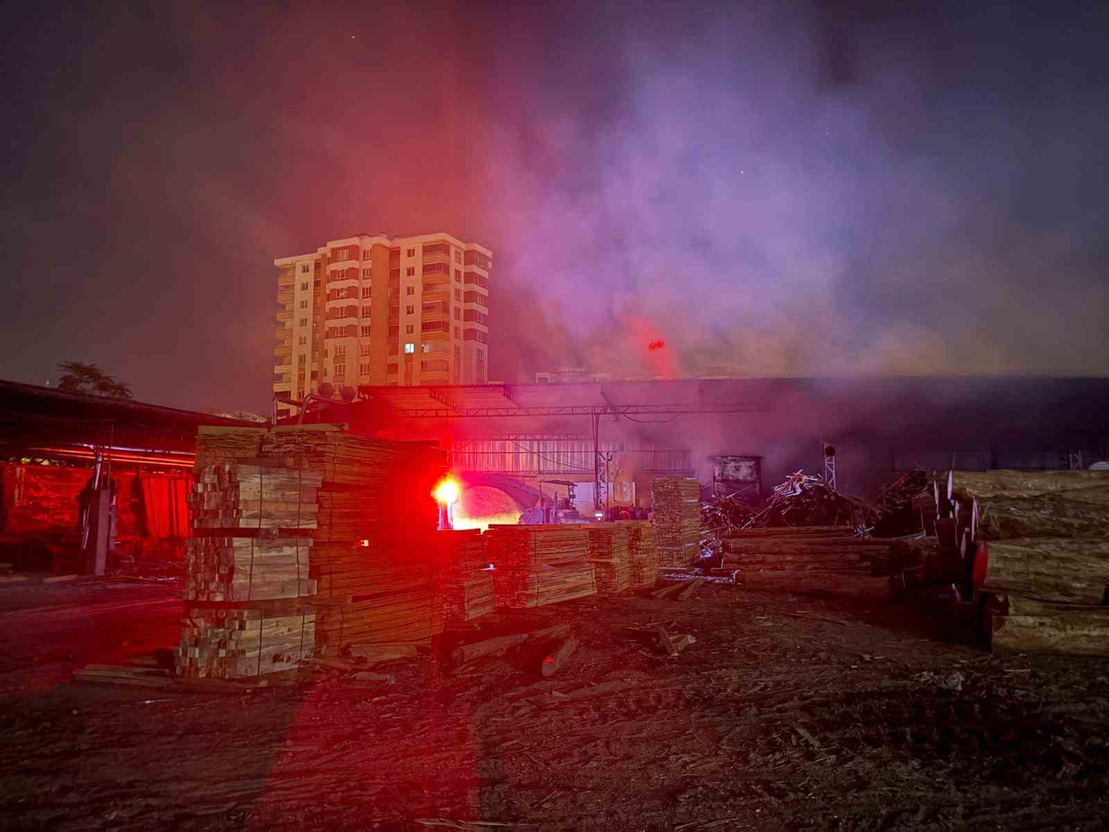 Kayseri’de talaş briketleme makinasında çıkan yangın büyümeden söndürüldü