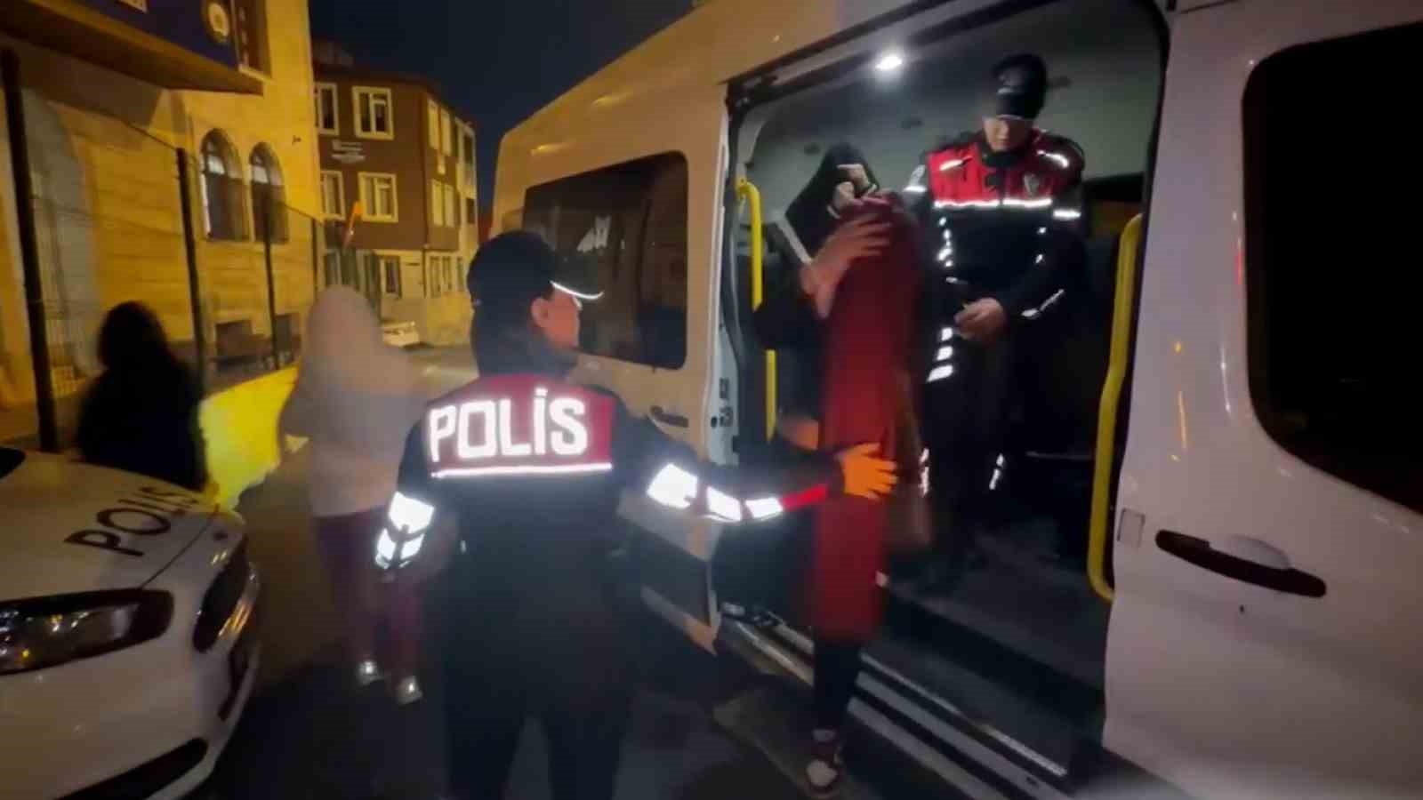 Beyoğlu’nda fuhuş pazarlığı havadan tespit edildi: 27 gözaltı