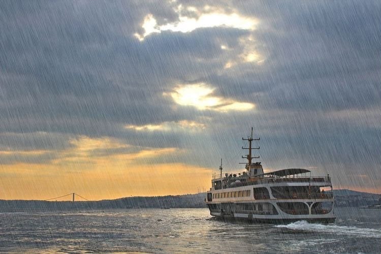 İstanbul için kuvvetli yağış ve fırtına uyarısı