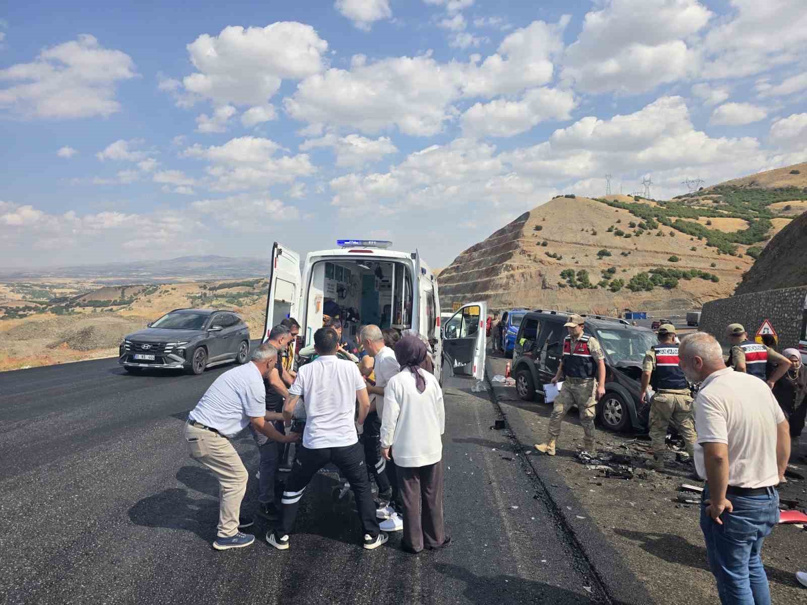 Bingöl’de trafik kazası: 6 yaralı