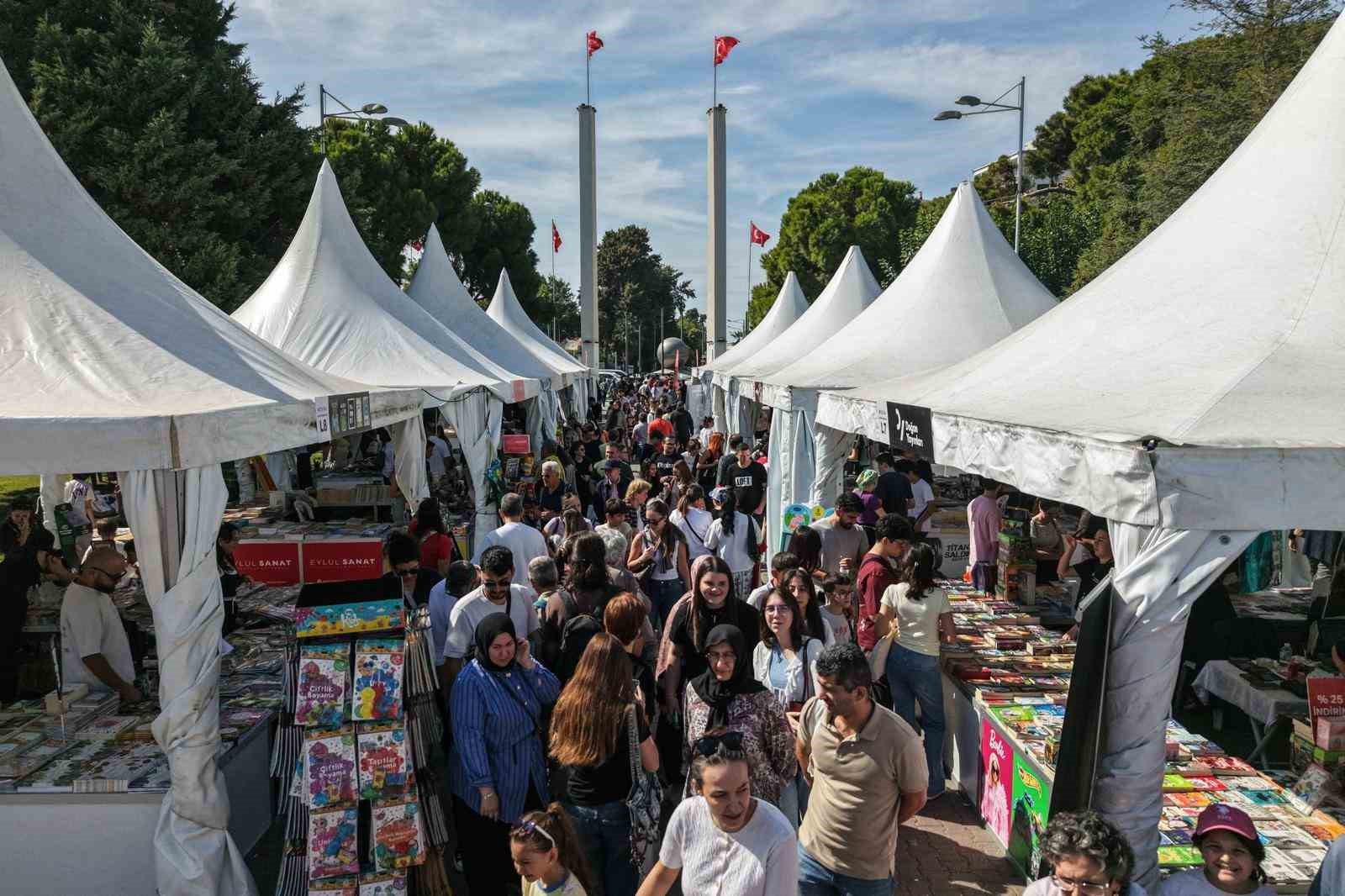 Kültürpark’ta kitap ve yazar buluşmaları sürüyor