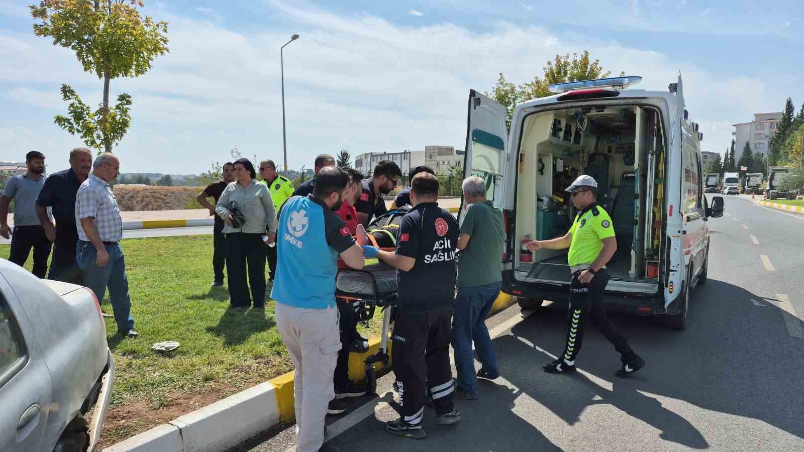 Adıyaman’da iki otomobil çarpıştı: 3 yaralı