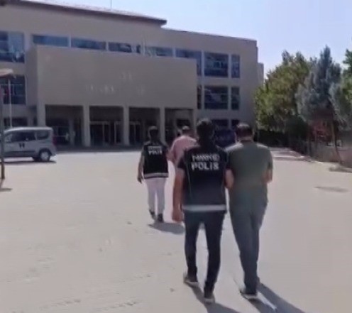 Kilis’te 3 bin captagon hapla yakalanan 2 şüpheli tutuklandı
