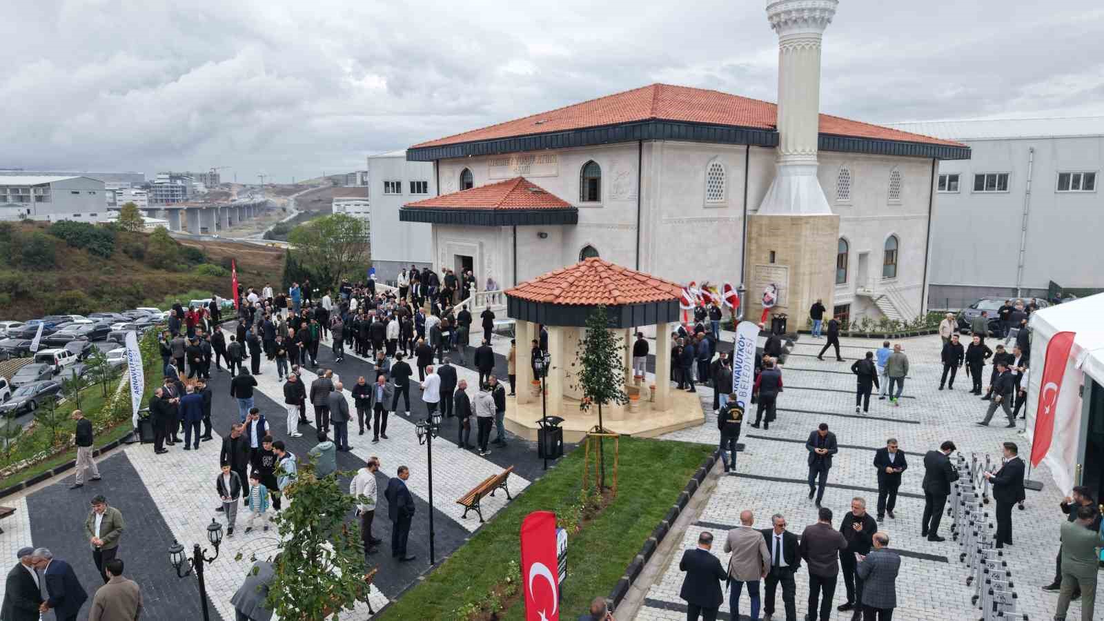 Arnavutköy’de Mehmet Yusuf Aydın Camii, Bakan Işıkhan’ın katılımıyla ibadete açıldı