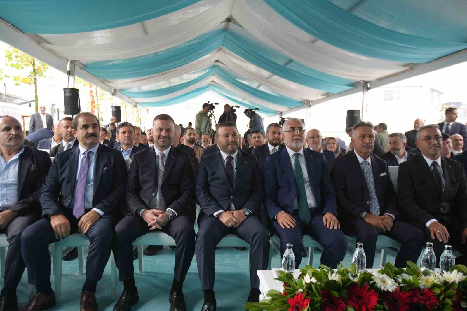 Arnavutköy’de Mehmet Yusuf Aydın Camii, Bakan Işıkhan’ın katılımıyla ibadete açıldı