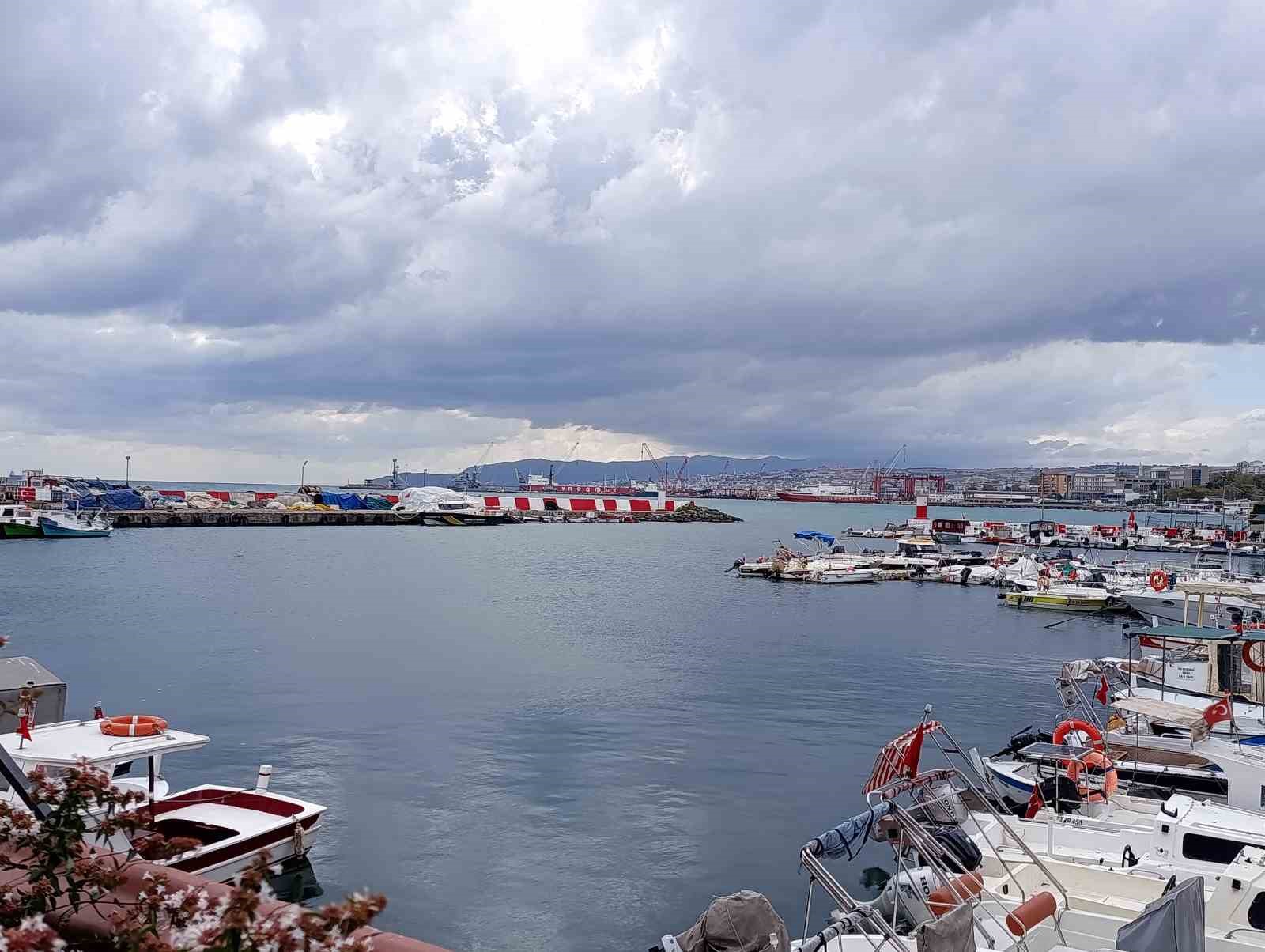 Tekirdağ’da balıkçıların deniz mesaisi fırtınaya takıldı