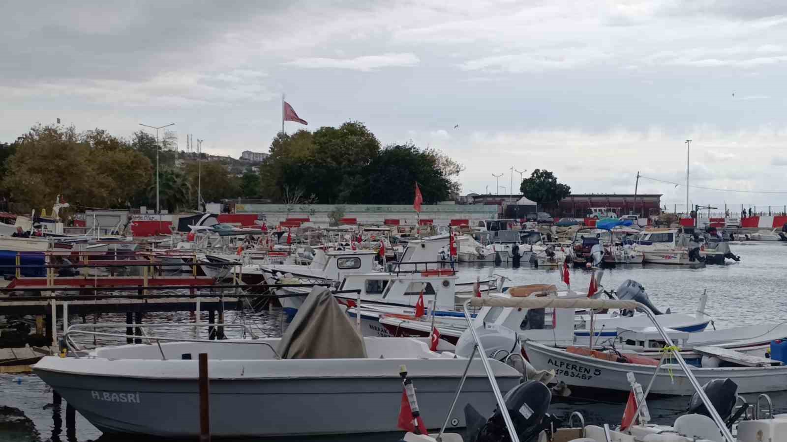 Tekirdağ’da balıkçıların deniz mesaisi fırtınaya takıldı