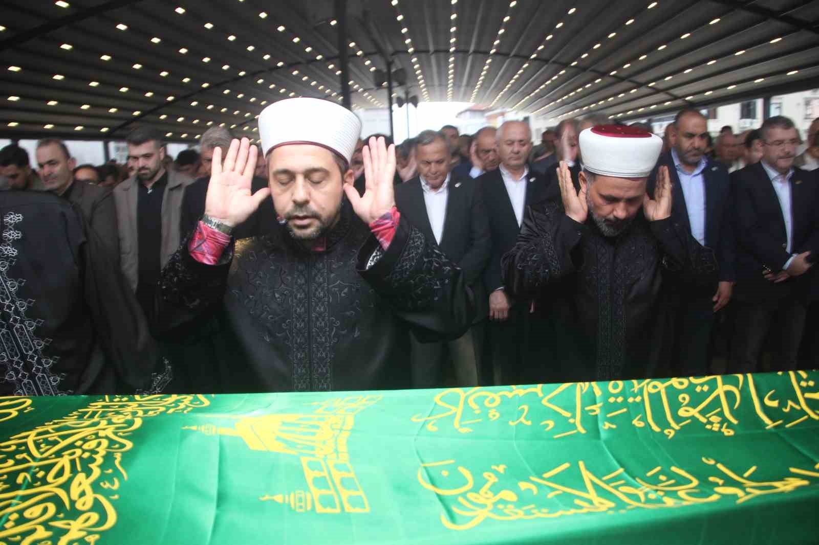 Trafik kazasında hayatını kaybeden Gazeteci Dursun Biran Yılmaz, evlilik yıl dönümünde toprağa verildi
