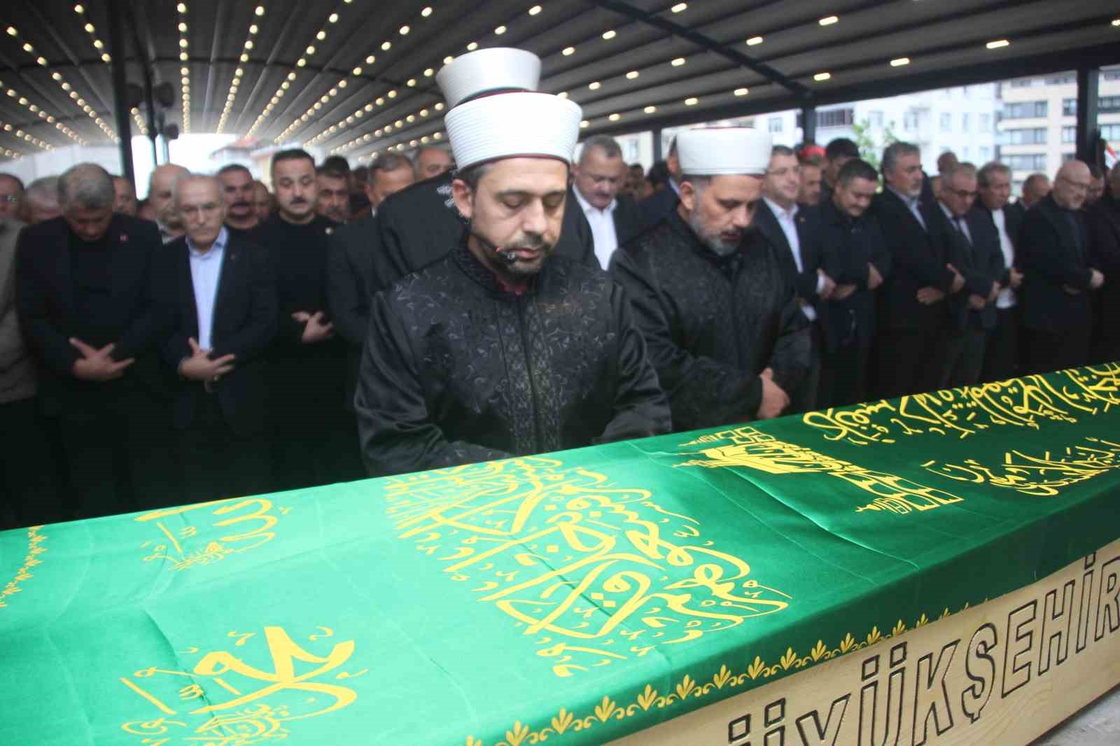 Trafik kazasında hayatını kaybeden Gazeteci Dursun Biran Yılmaz, evlilik yıl dönümünde toprağa verildi
