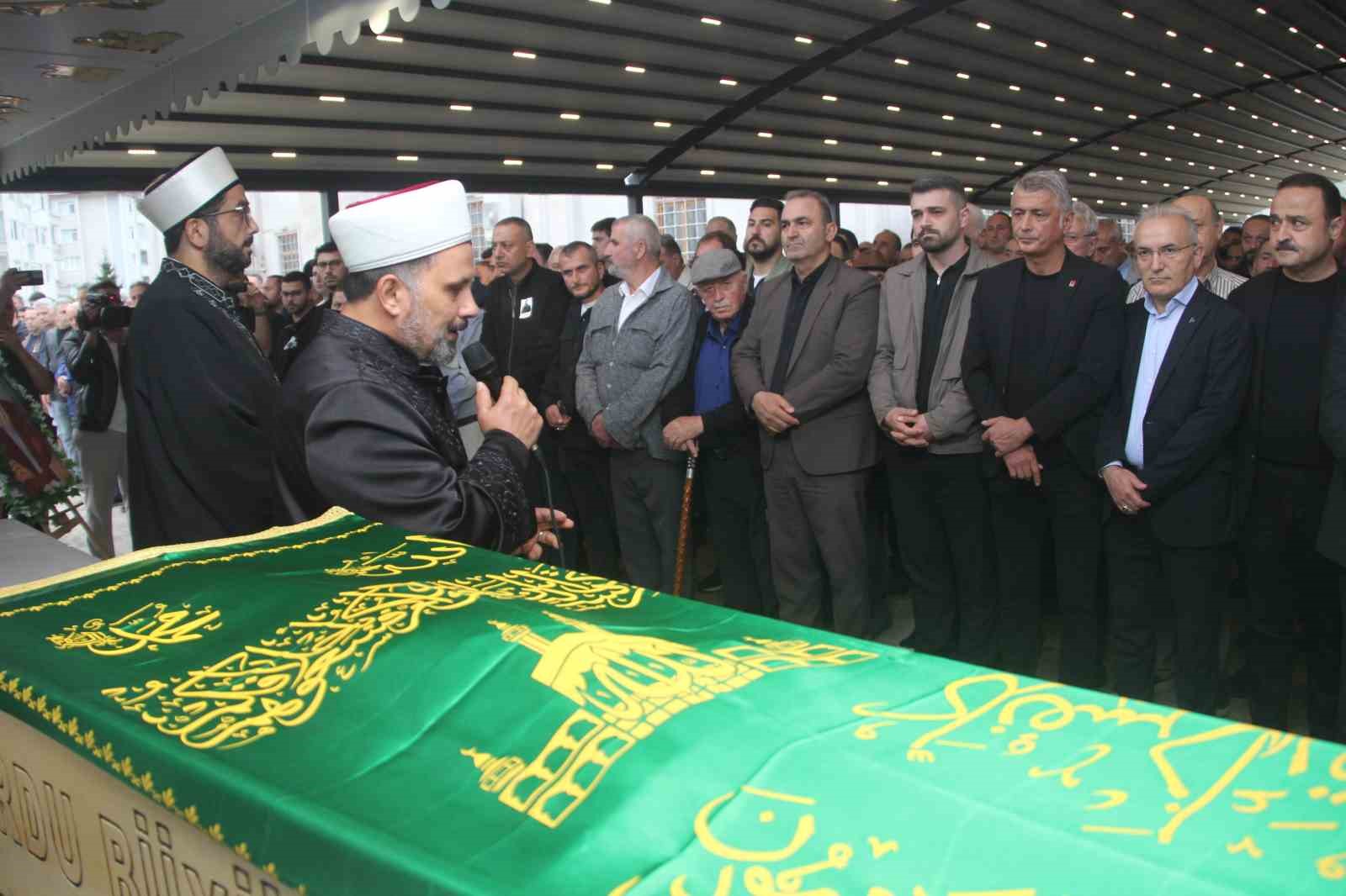 Trafik kazasında hayatını kaybeden Gazeteci Dursun Biran Yılmaz, evlilik yıl dönümünde toprağa verildi