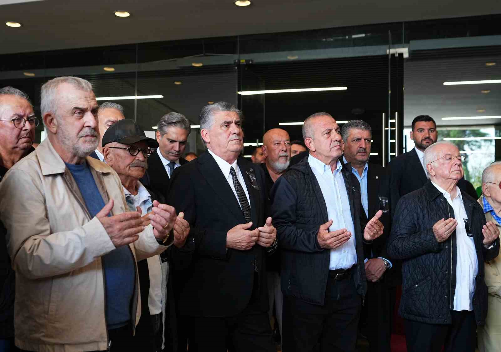 Metin Keçeli için Tüpraş Stadyumu’nda tören düzenlendi
