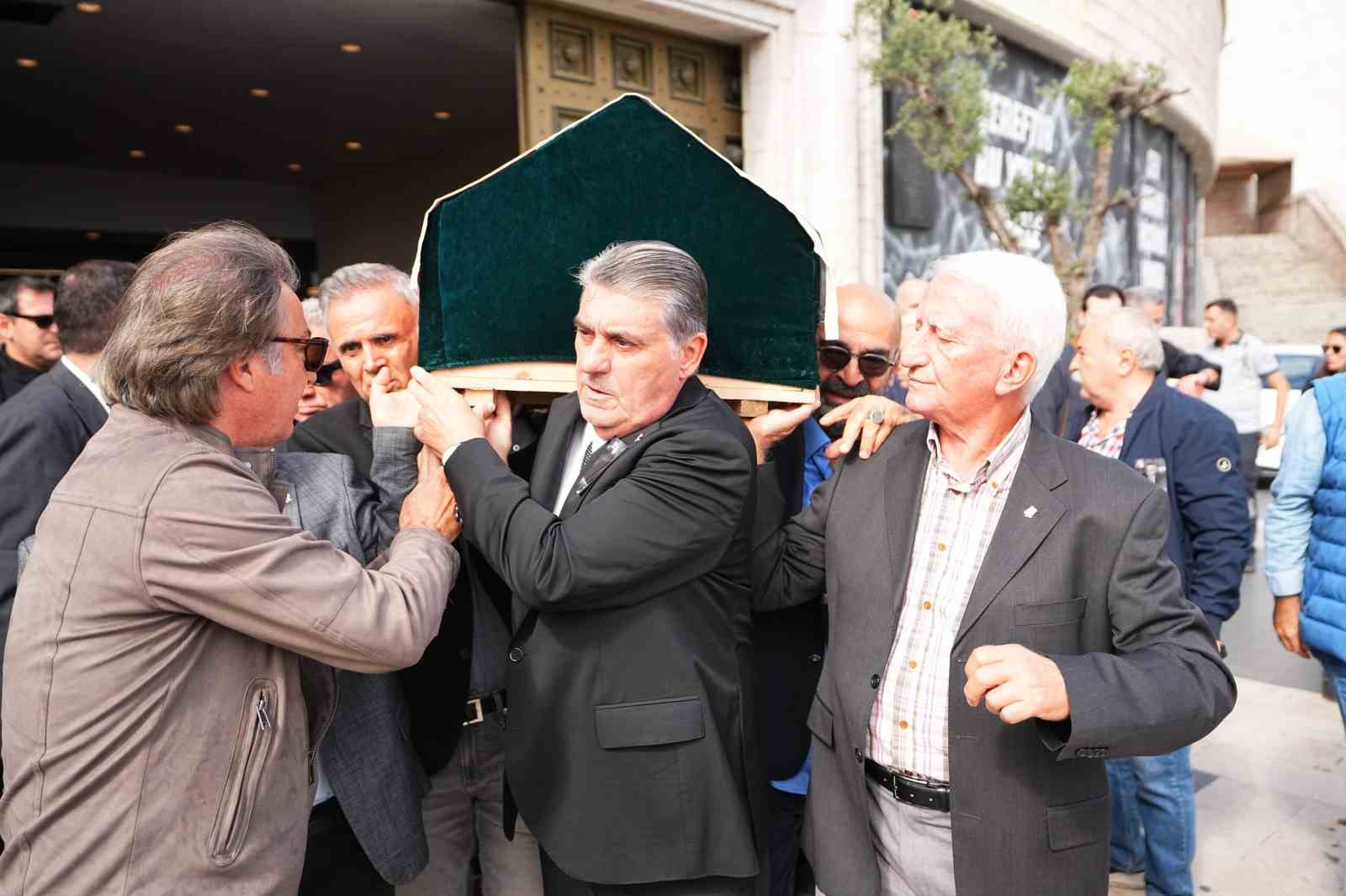 Metin Keçeli için Tüpraş Stadyumu’nda tören düzenlendi
