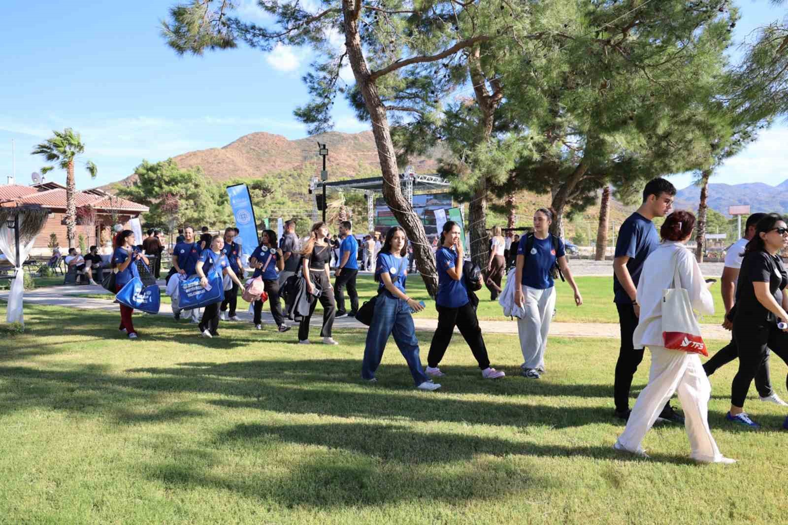 Asparan kamp ve spor tesisleri hizmete açıldı
