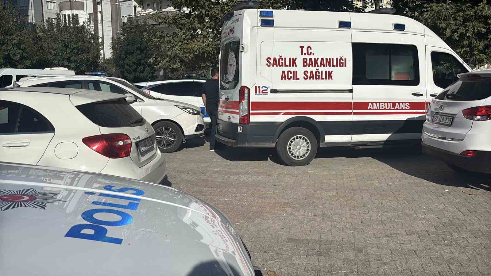 Gaziantep’te bir şahıs evde tartıştığı arkadaşını öldürüp intihar etti