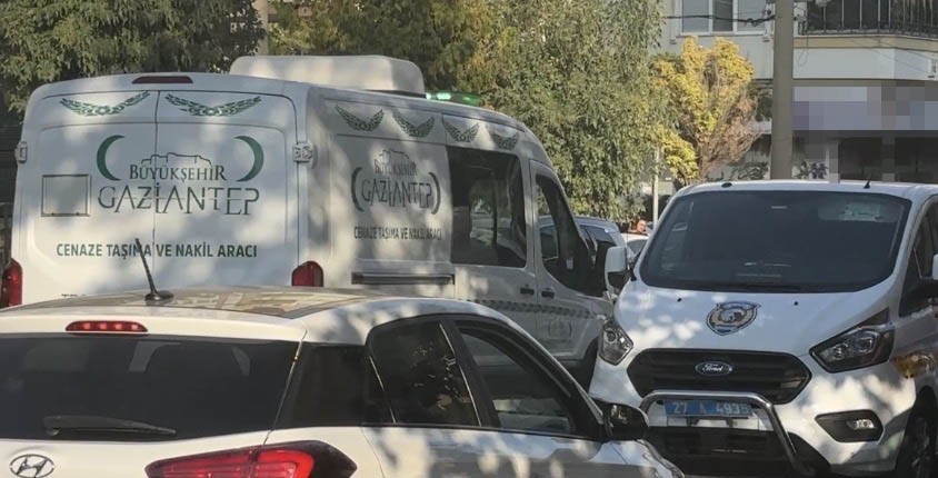Gaziantep’te bir şahıs evde tartıştığı arkadaşını öldürüp intihar etti