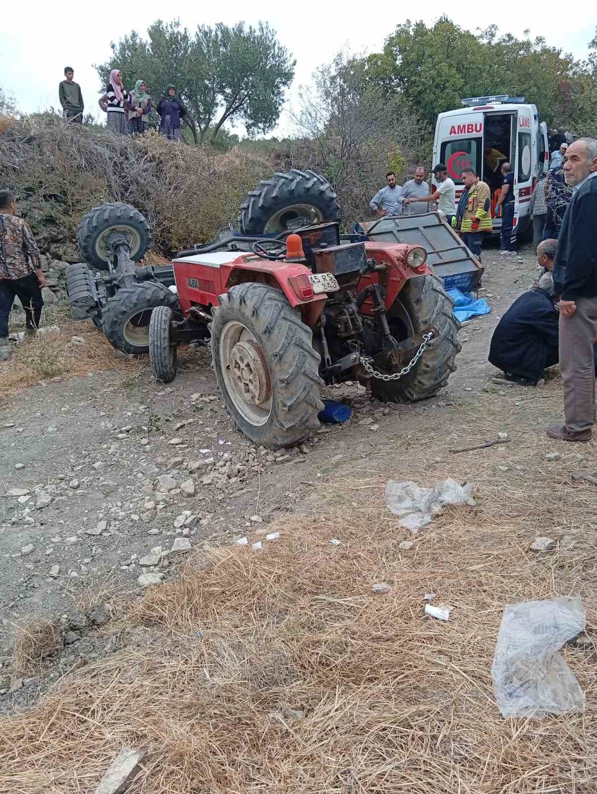 Manisa’da traktör devrildi: 2 ölü, 3 yaralı