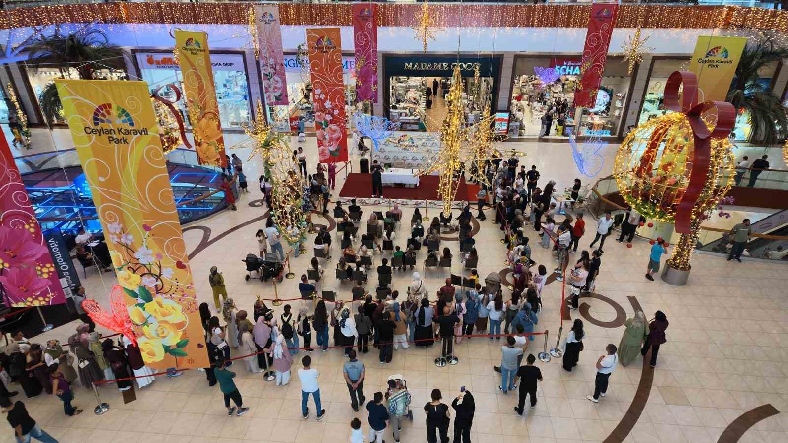 Miraç Çağrı Aktaş, Ceylan Karavil Park AVM’de okurlarıyla buluştu
