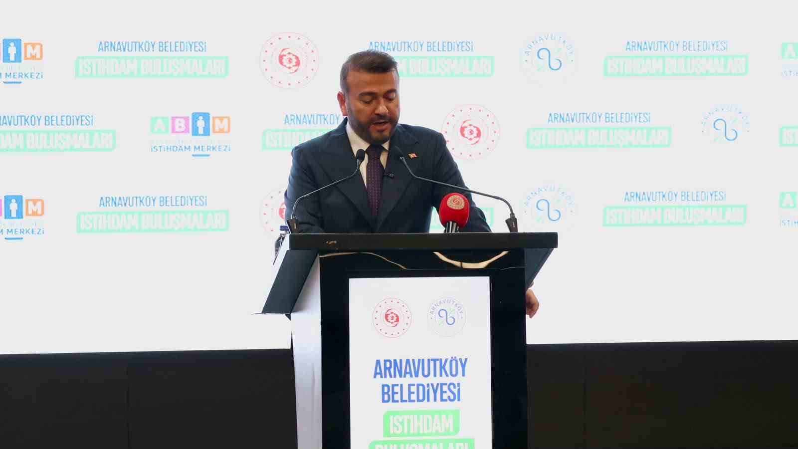 Bakan Işıkhan Arnavutköy Belediyesi’nin istihdam çalışmaları kapsamında üreten gençlerle buluştu