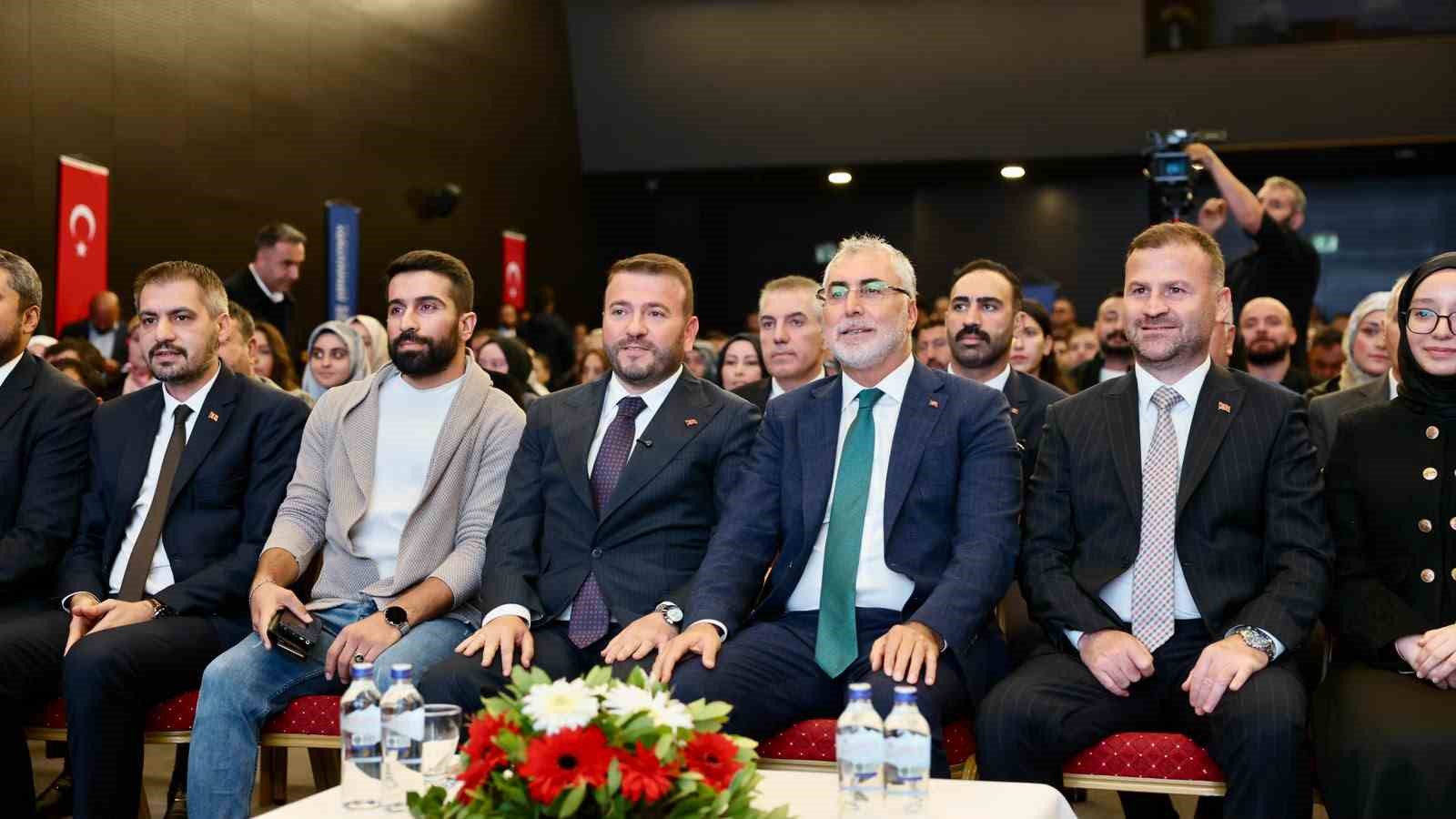 Bakan Işıkhan Arnavutköy Belediyesi’nin istihdam çalışmaları kapsamında üreten gençlerle buluştu