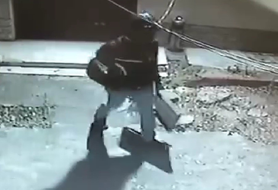 Karabük’te demir mazgal hırsızlığı kamerada