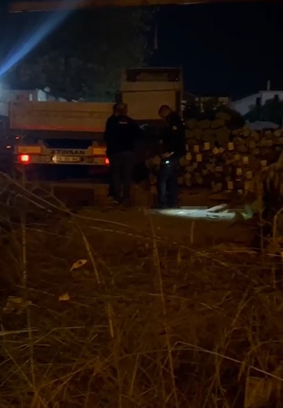 Yalova’da demirlerin altında kalan işçi hayatını kaybetti