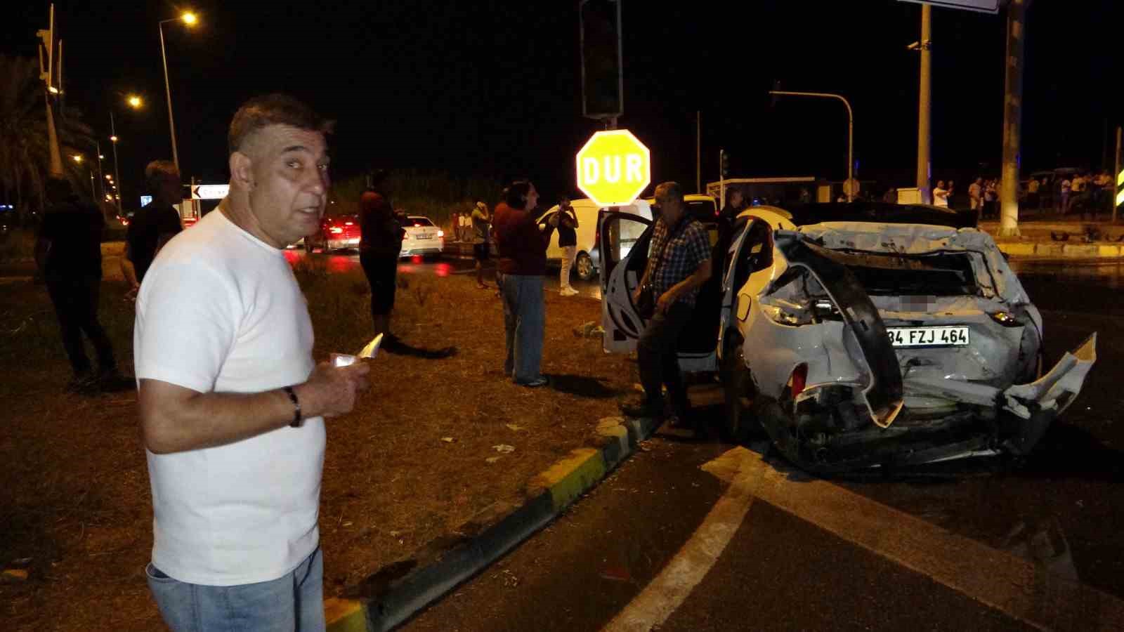 Antalya’da tır devrildi: Durakta bekleyen 2 kişi hayatını kaybetti