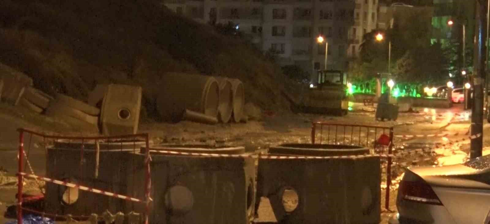 Başkent’te gece saatlerinde sağanak yağış: Kanalizasyon taştı, binaları su bastı