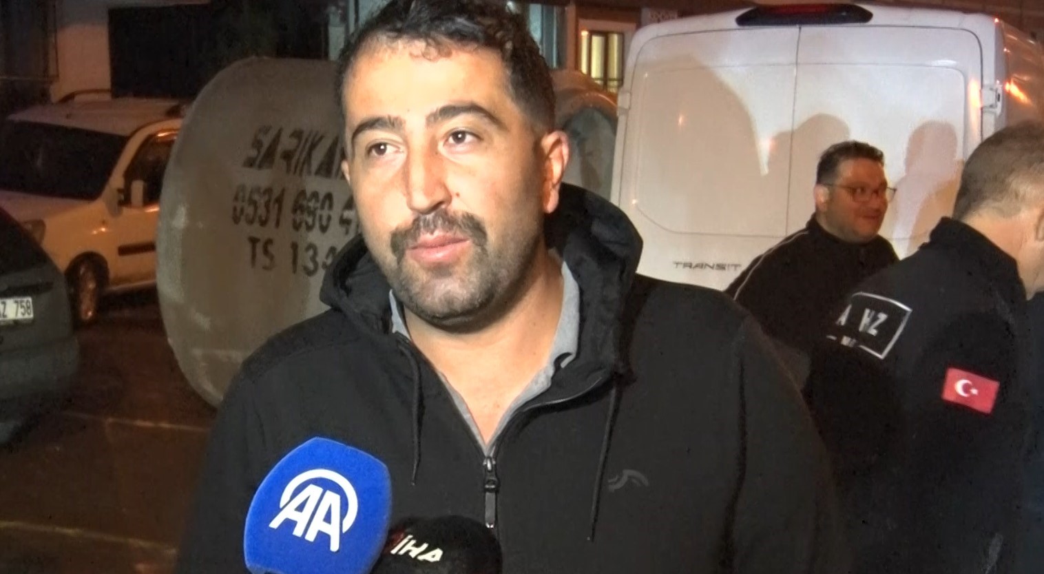 Başkent’te gece saatlerinde sağanak yağış: Kanalizasyon taştı, binaları su bastı