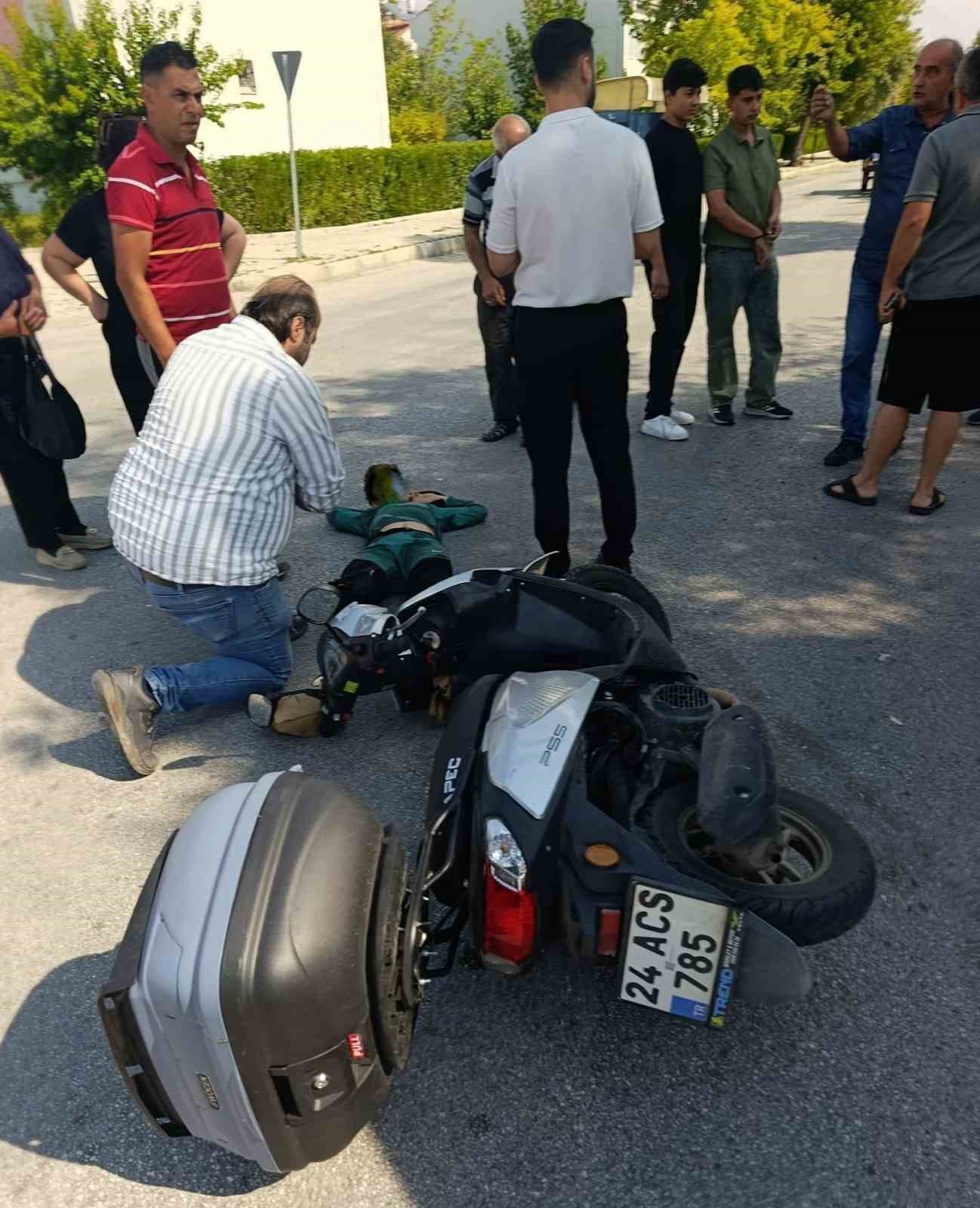 Erzincan’da midibüs ile motosiklet çarpıştı: 1 yaralı