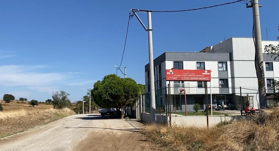 Çanakkale’de özel bakım merkezi yakınlarında korkutan ot yangını