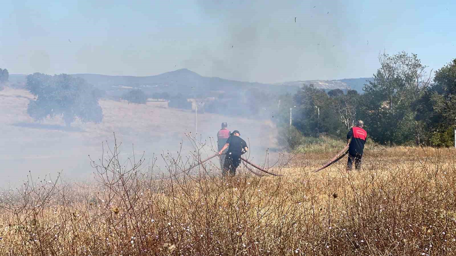 Çanakkale’de özel bakım merkezi yakınlarında korkutan ot yangını
