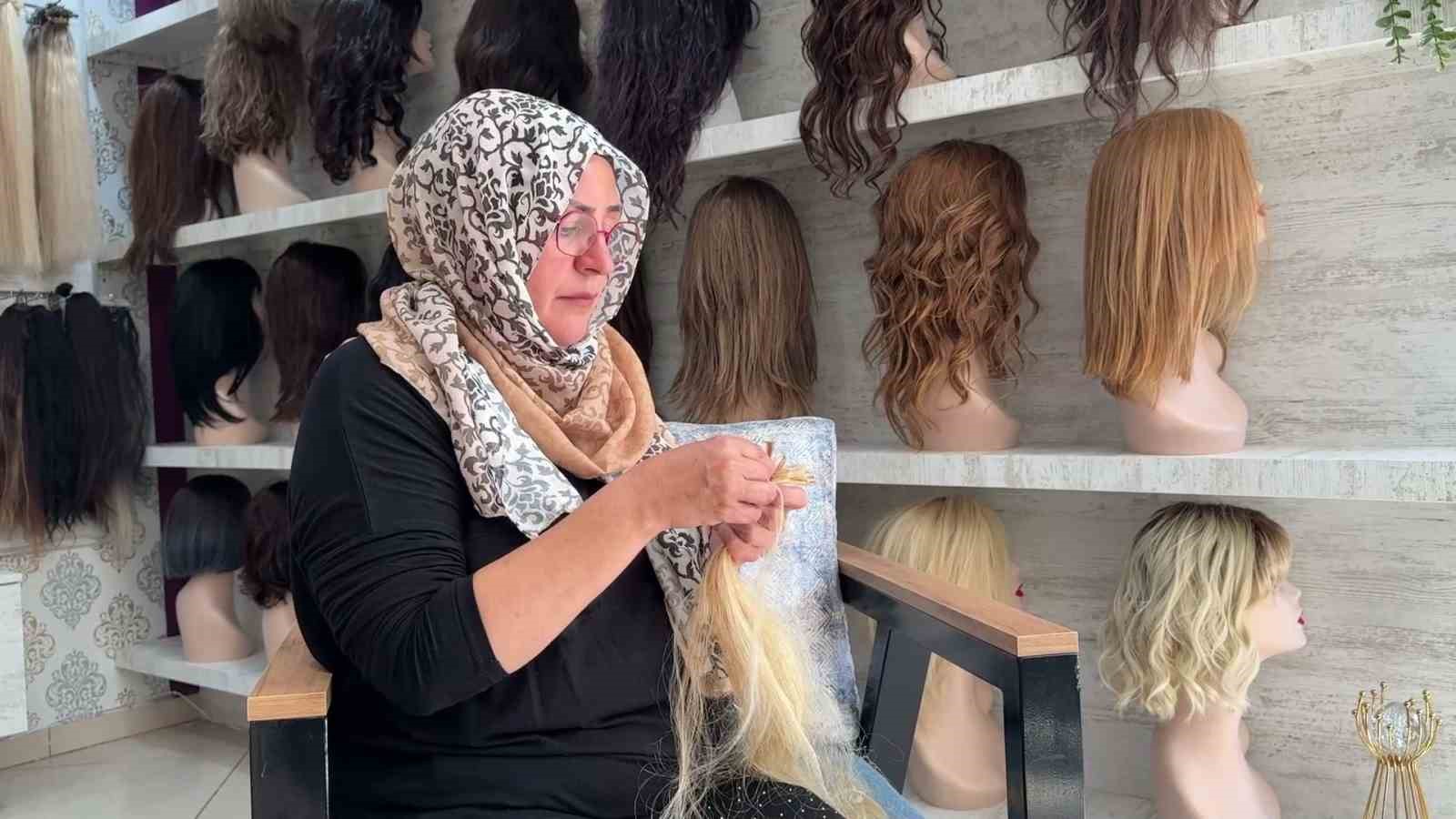 12 yaşında saçlarını ve kulaklarını kaybetti, şimdi kadınlara umut oluyor