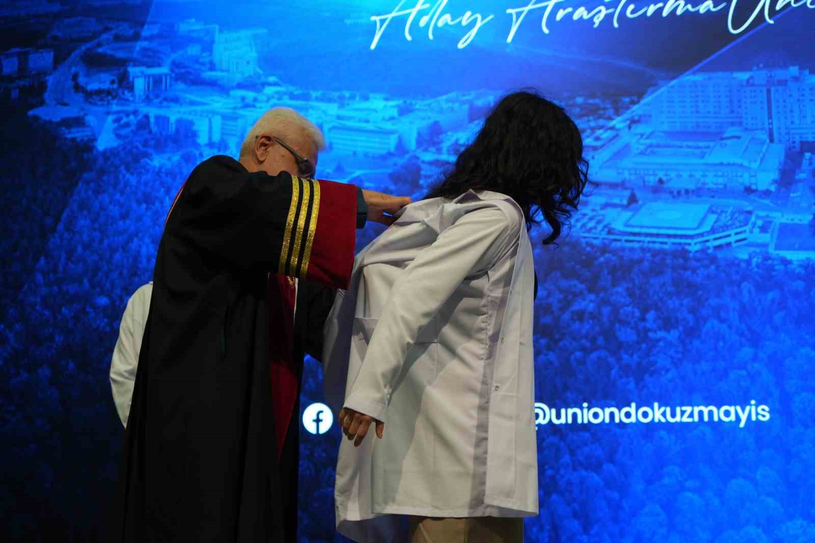 OMÜ Tıp Fakültesinde 250 öğrenci beyaz önlük giydi