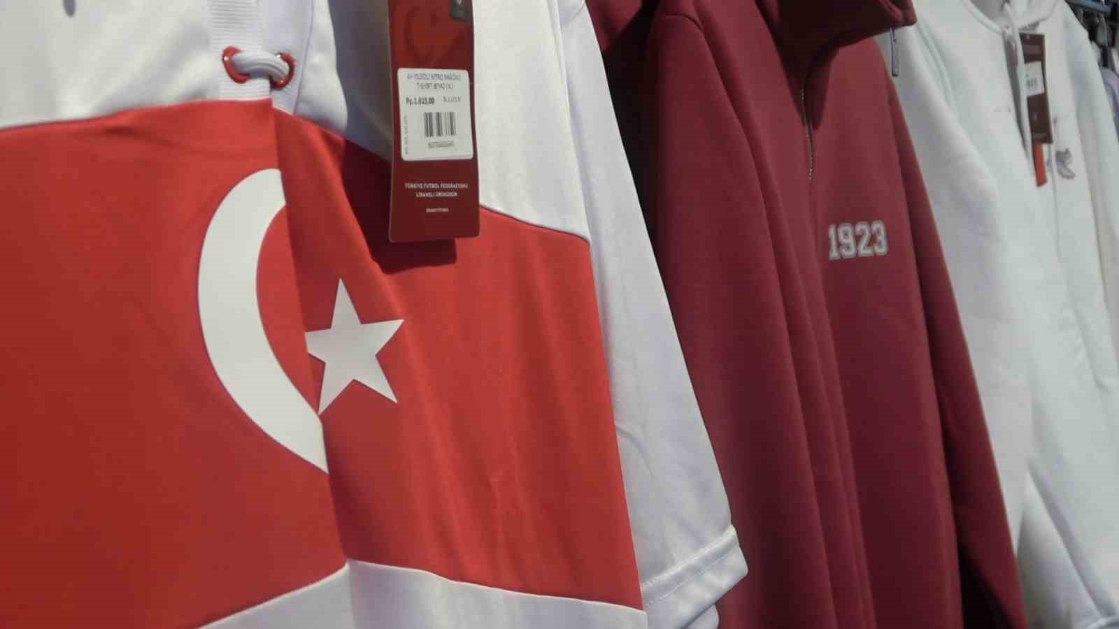 Ay yıldızlı formalar Bursastore’da satışa çıktı