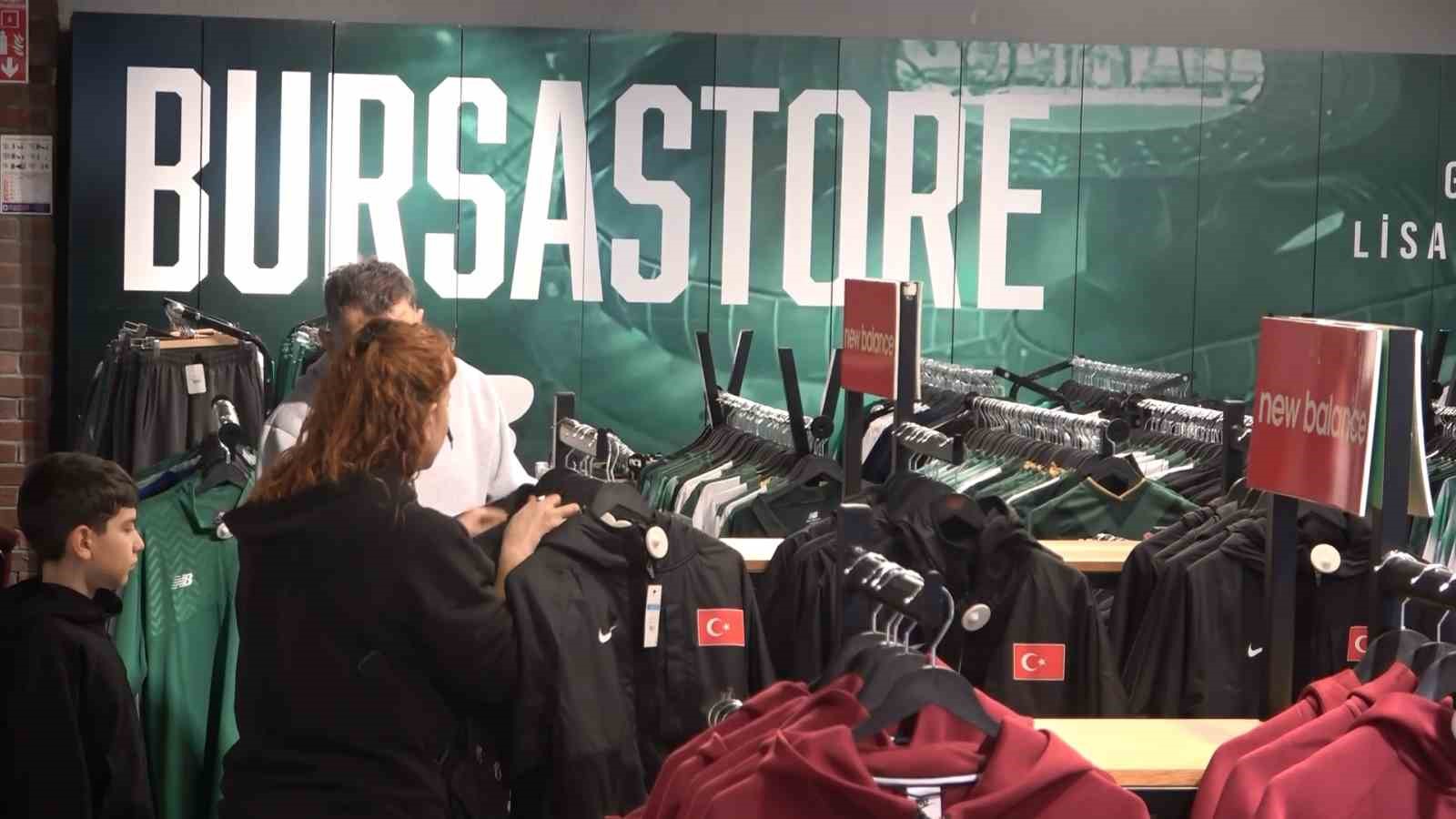 Ay yıldızlı formalar Bursastore’da satışa çıktı