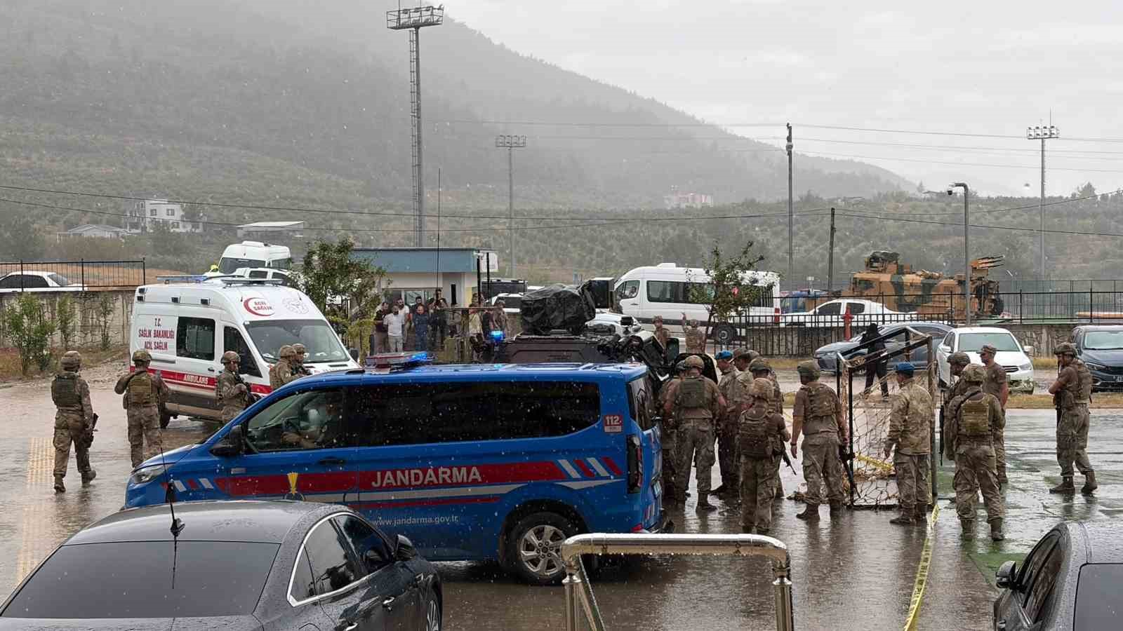 Yeğeni tarafından öğretmenin öldürüldüğü saldırıda, silah seslerini duyup okula koşanlar yaşananları anlattı
