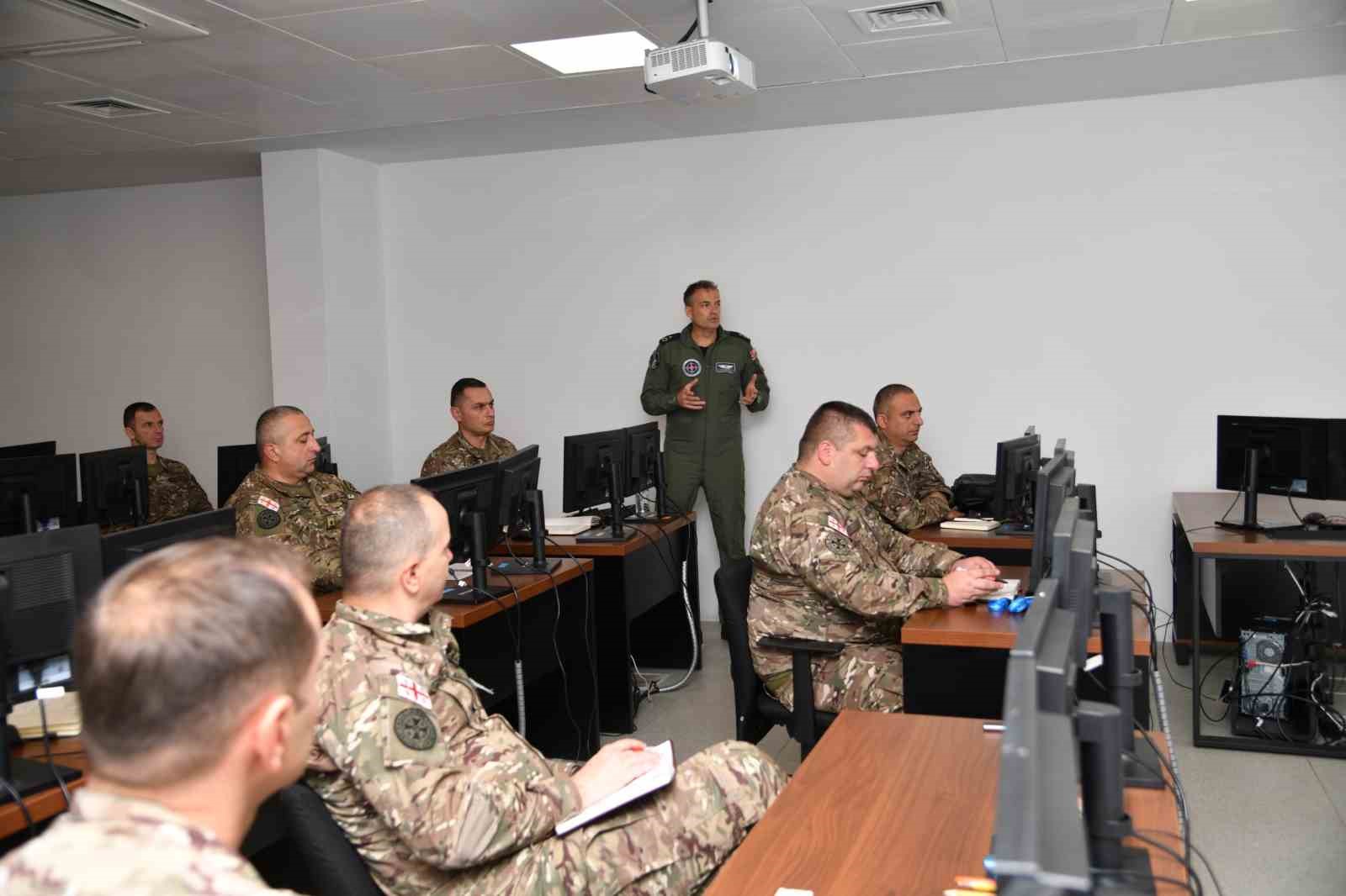 Türkiye-Gürcistan arasında ‘Hava Harekatı Planlama ve Yönetim Kursu’ tamamlandı