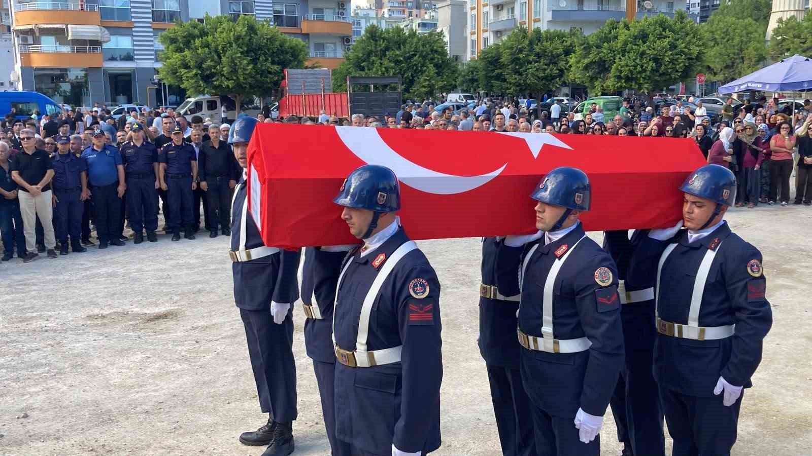 Hastalığa yenik düşen 24 yaşındaki uzman çavuş törenle son yolculuğuna uğurlandı
