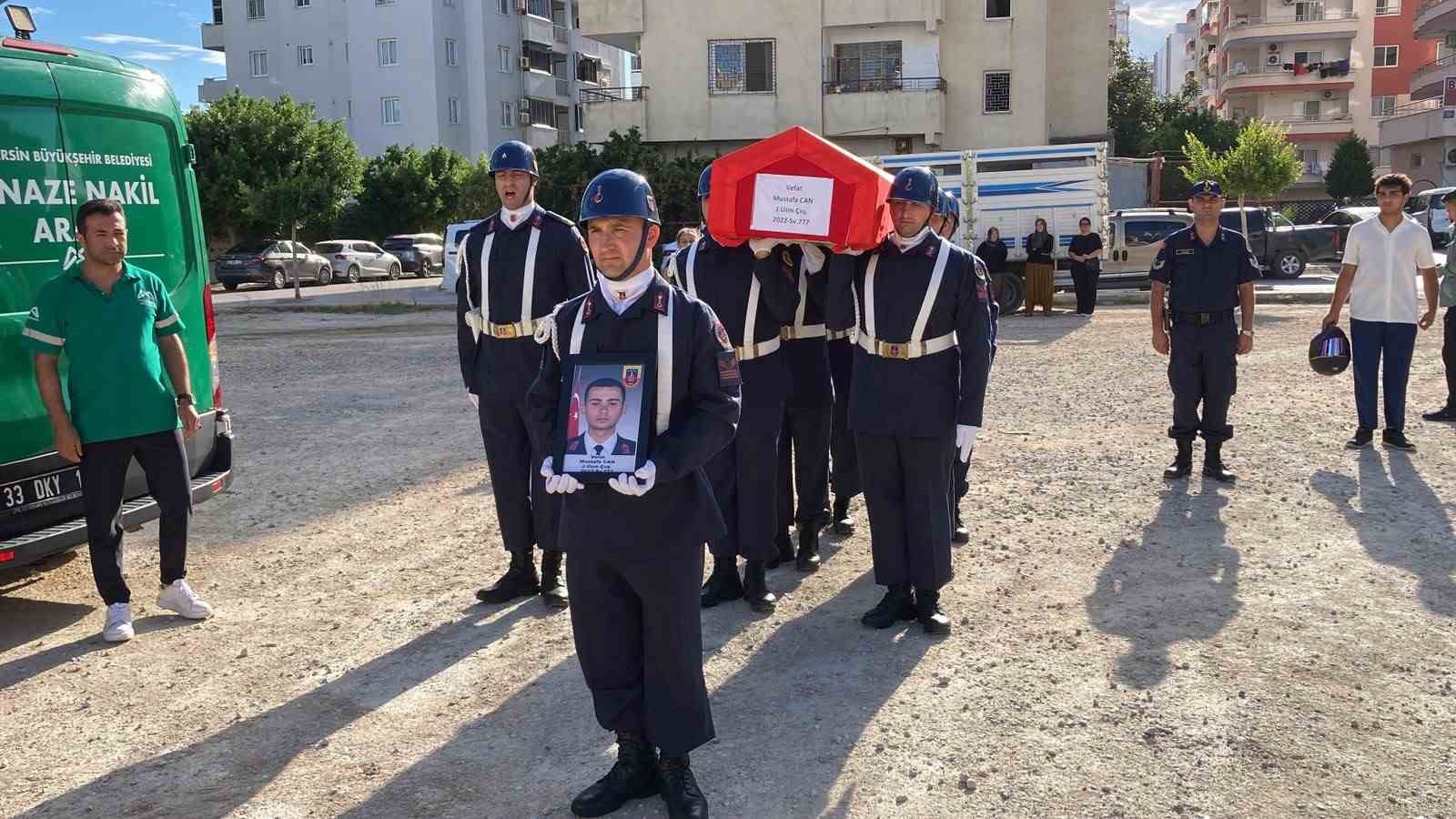 Hastalığa yenik düşen 24 yaşındaki uzman çavuş törenle son yolculuğuna uğurlandı