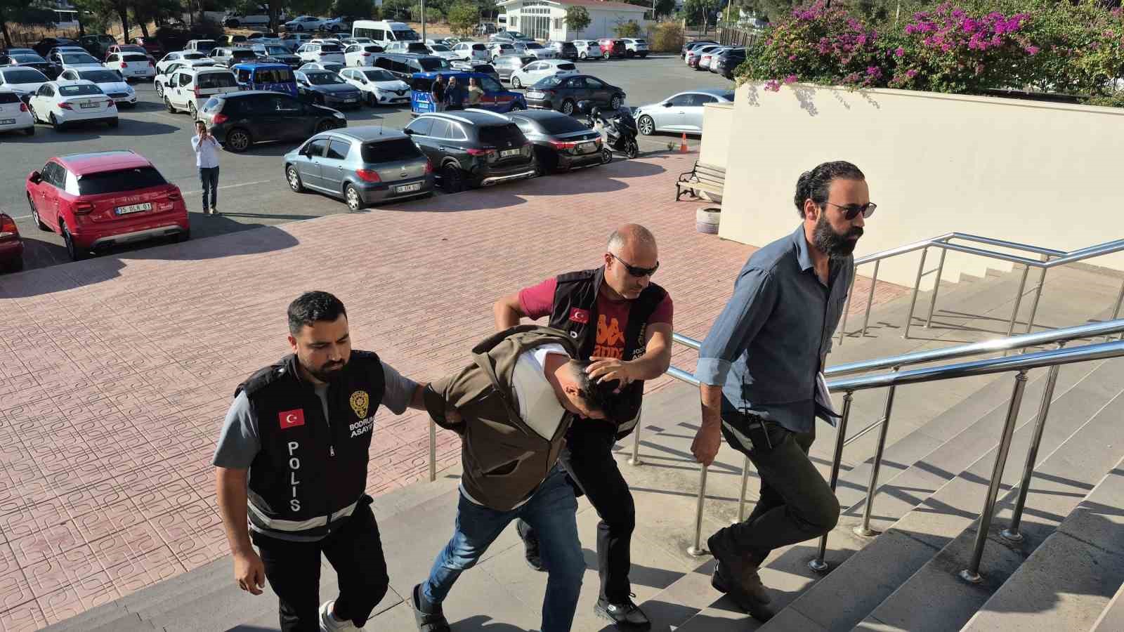 Bodrum’da cinayet şüphelisi adliyeye sevk edildi