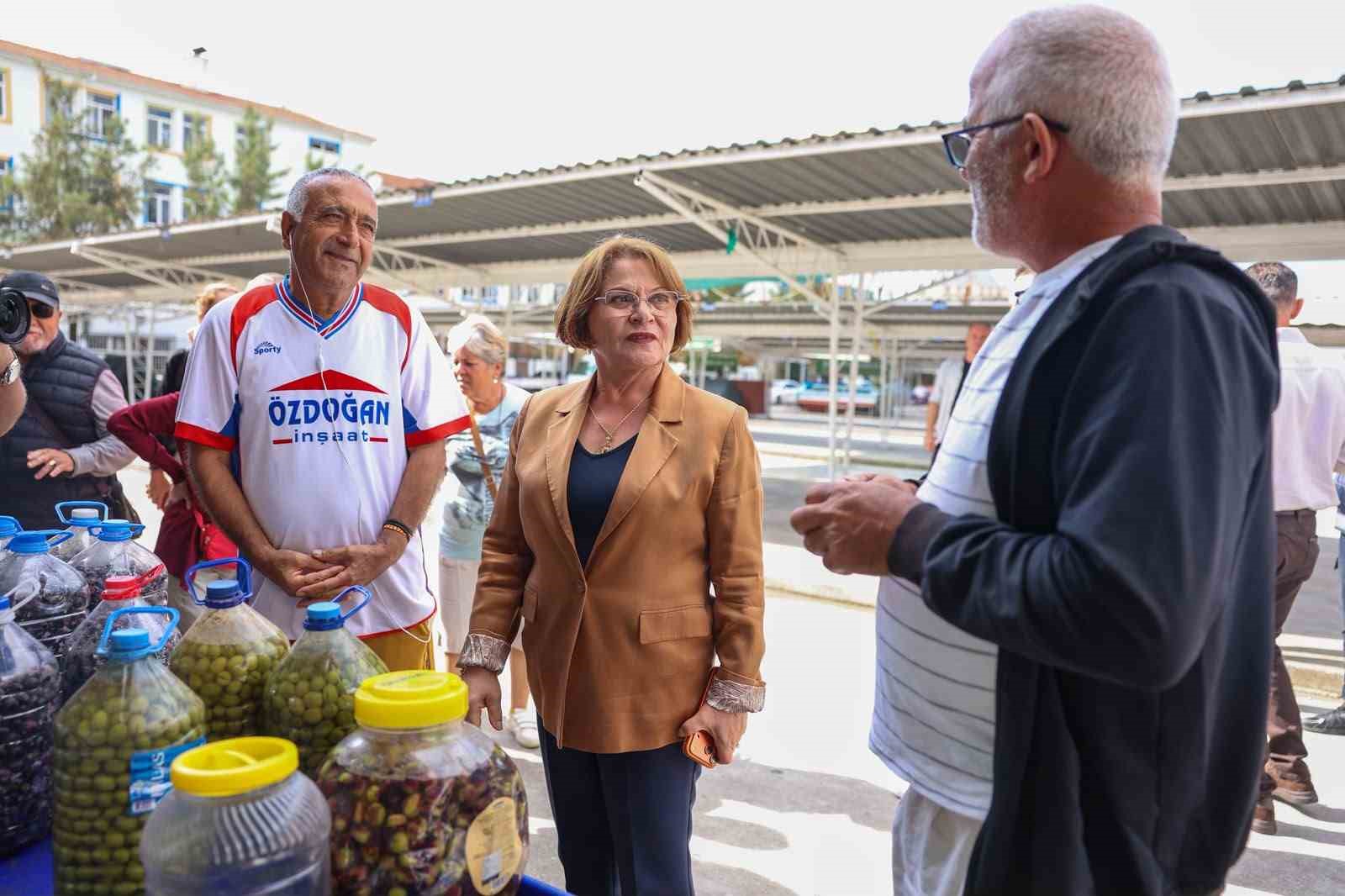 Başkan Gençay, zeytin pazarında üreticilerle buluştu