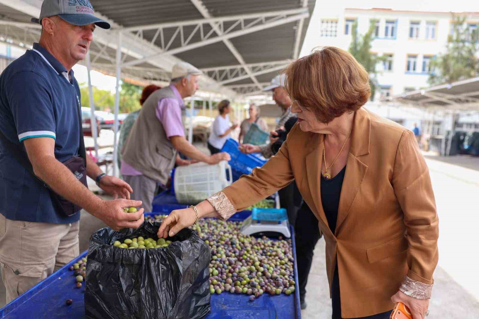 Başkan Gençay, zeytin pazarında üreticilerle buluştu