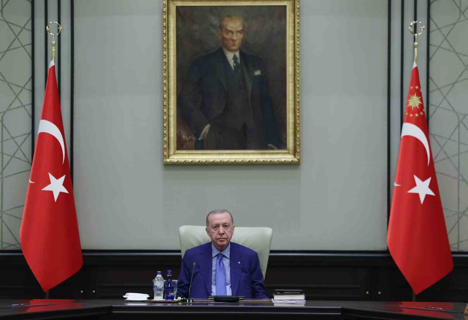 Kabine Toplantısı, Cumhurbaşkanı Recep Tayyip Erdoğan’ın başkanlığında Beştepe’de başladı.