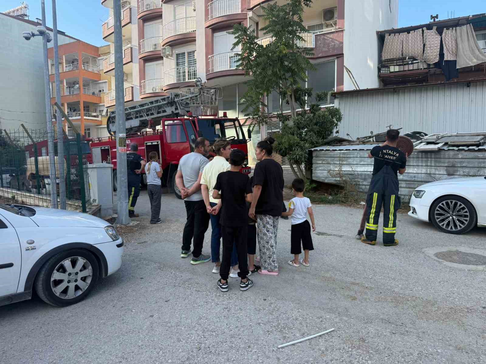 Antalya’da balkonda çıkan yangın korkuttu