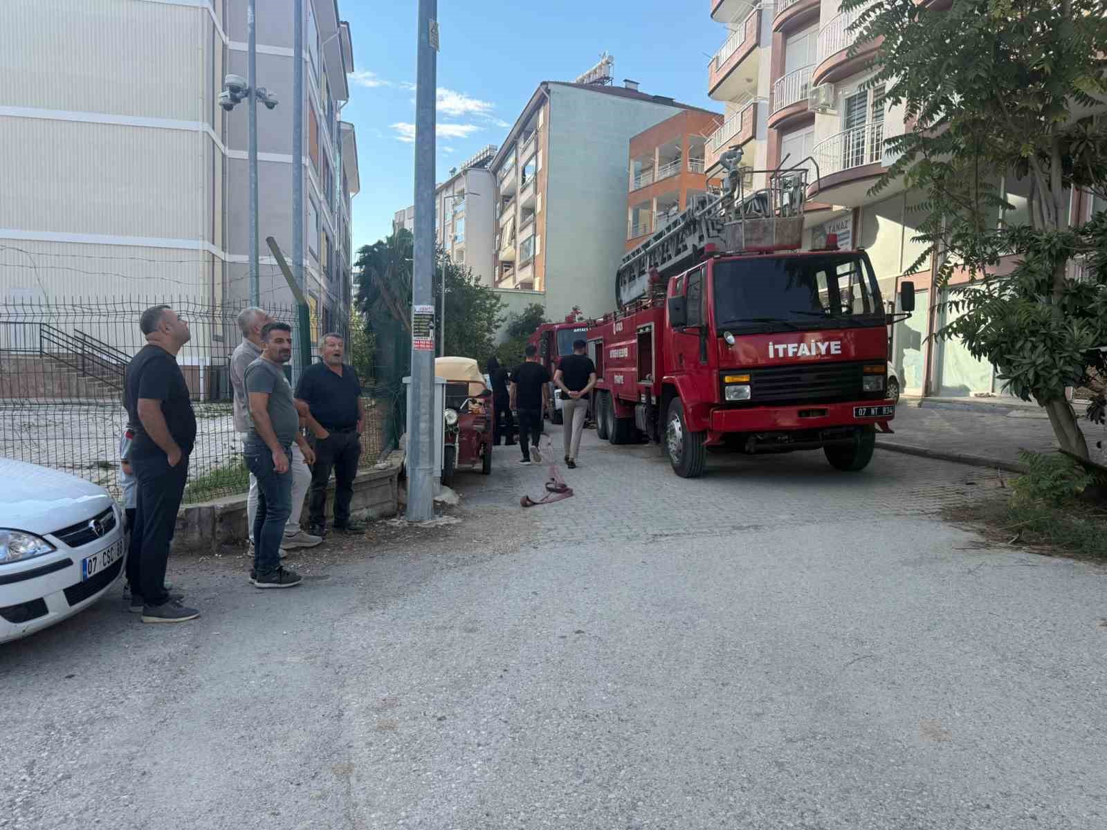 Antalya’da balkonda çıkan yangın korkuttu