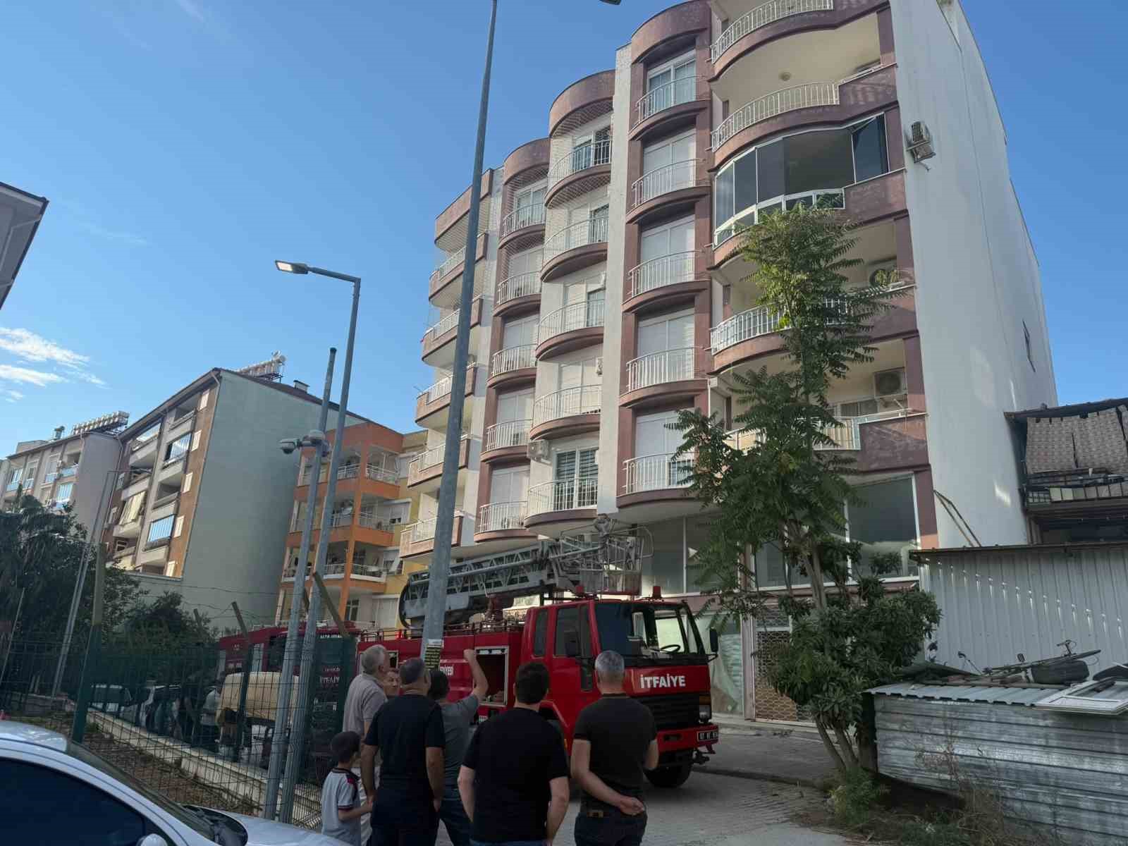 Antalya’da balkonda çıkan yangın korkuttu